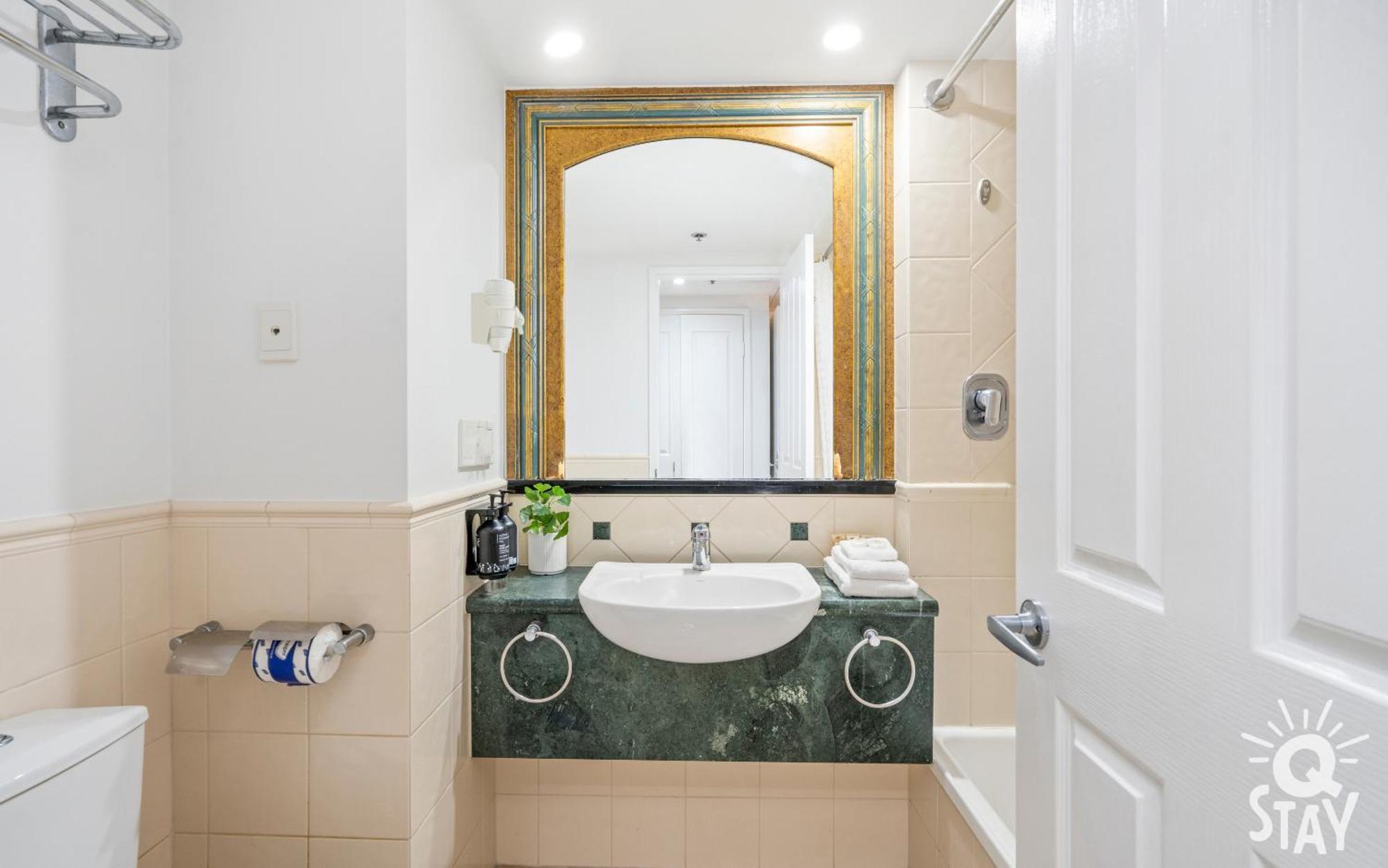 Legends Surfers Paradise Mid Week Madness Deal - Q Stay Gold Coast Exterior photo