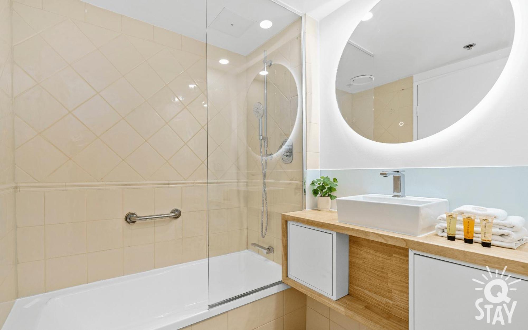 Legends Surfers Paradise Mid Week Madness Deal - Q Stay Gold Coast Exterior photo