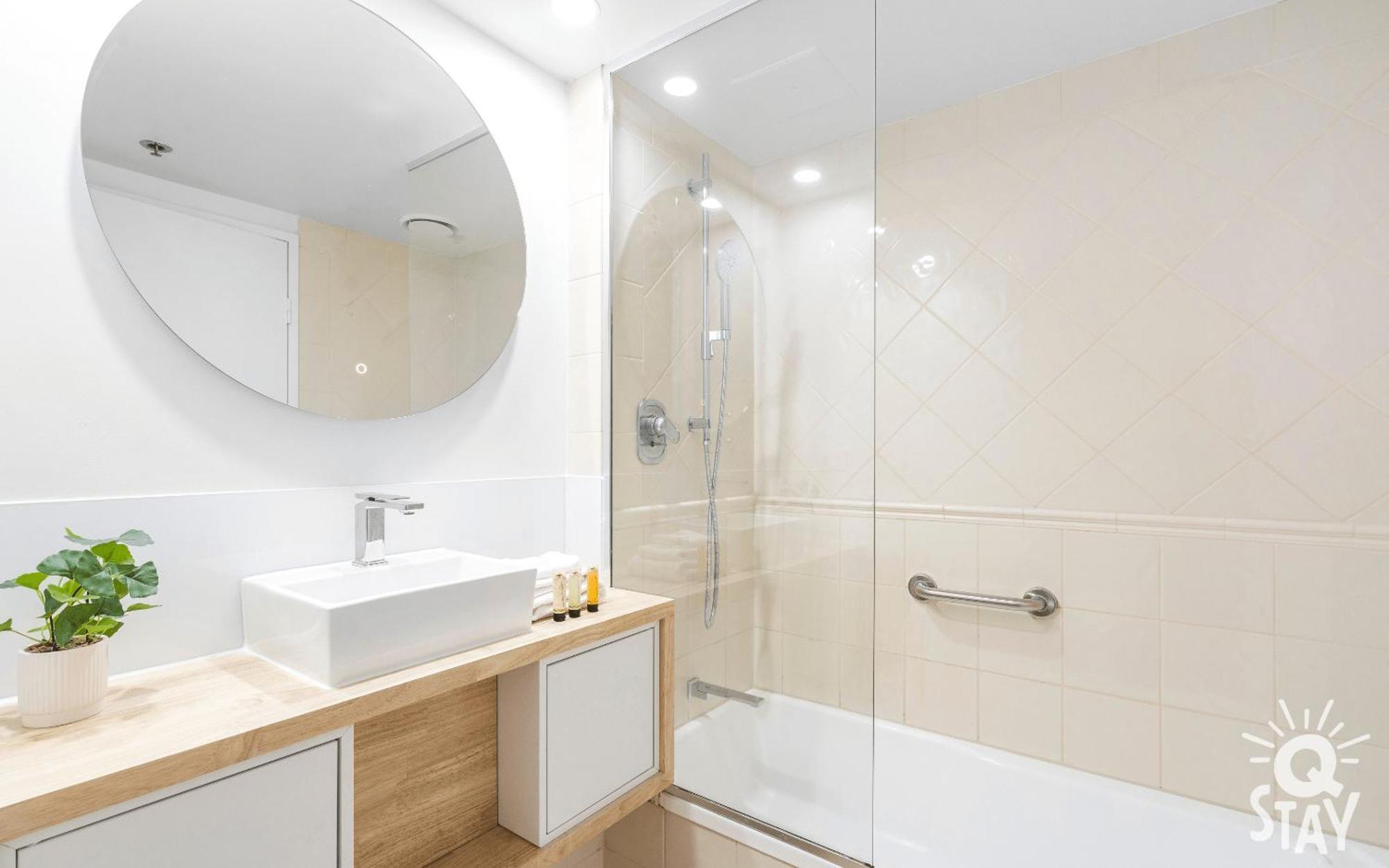 Legends Surfers Paradise Mid Week Madness Deal - Q Stay Gold Coast Exterior photo